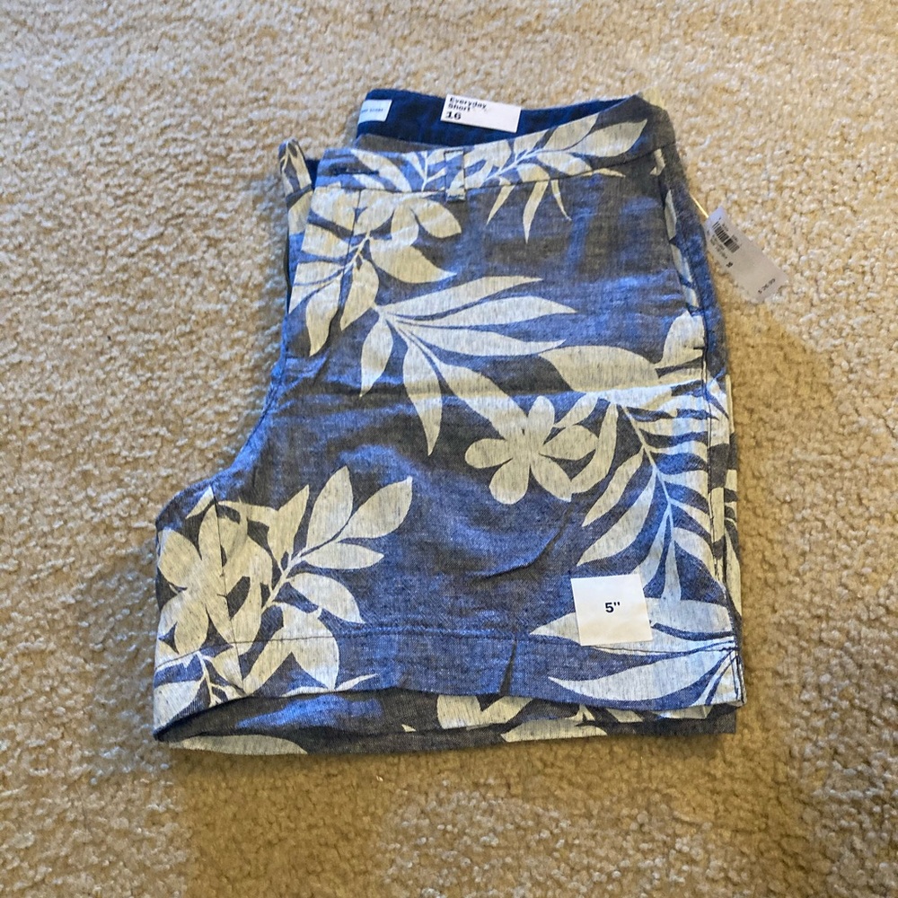 NWT Old navy floral print 5in shorts